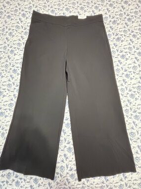 Chicos black wide leg with so slimming front panel Chicos 4R/ US size 20/22